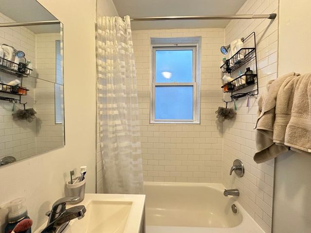 5710 N WINTHROP Avenue 107, Chicago, IL 60660