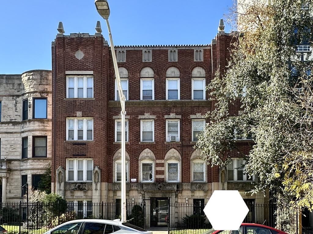 5710 N WINTHROP Avenue 107, Chicago, IL 60660