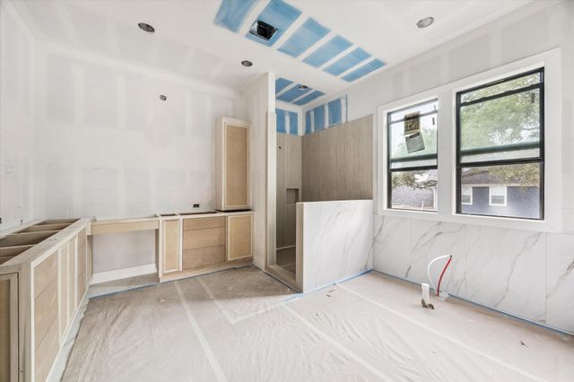 2019 Saxon Drive, Houston, TX 77018