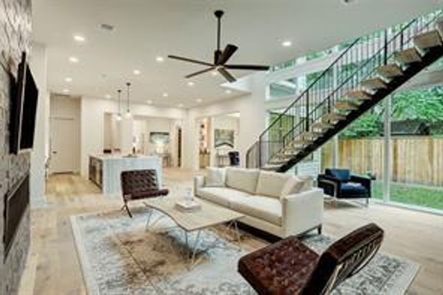 2019 Saxon Drive, Houston, TX 77018
