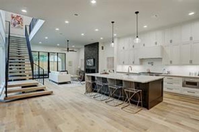 2019 Saxon Drive, Houston, TX 77018
