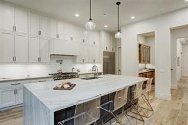 2019 Saxon Drive, Houston, TX 77018