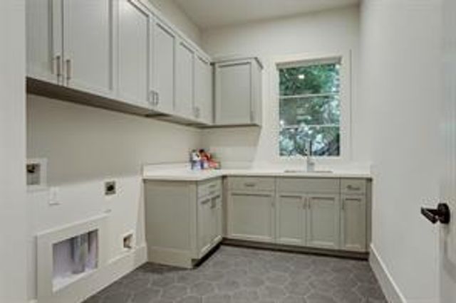 2019 Saxon Drive, Houston, TX 77018