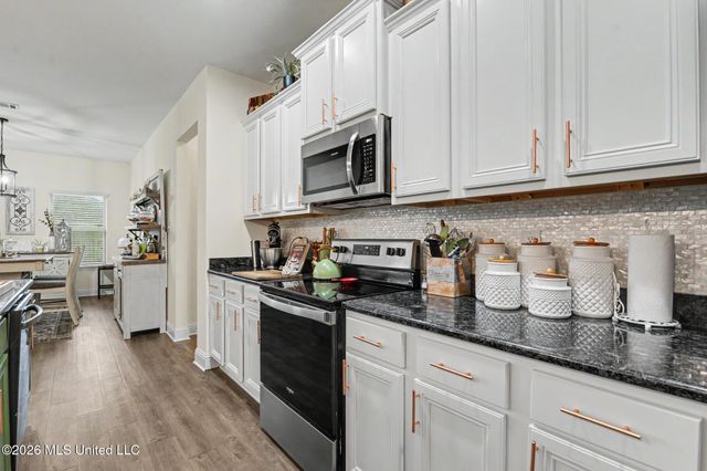 6682 Sugarcane Circle, Ocean Springs, MS 39564
