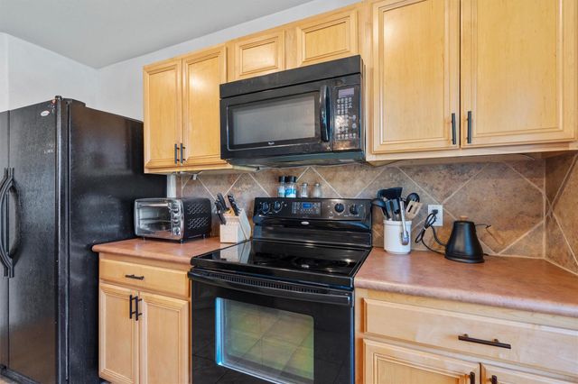 4202 Kings Canyon DR, Taylor, TX 76574