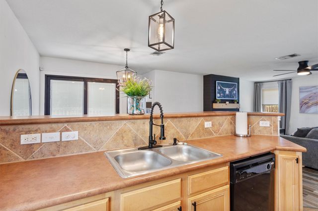 4202 Kings Canyon DR, Taylor, TX 76574