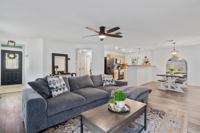 4202 Kings Canyon DR, Taylor, TX 76574