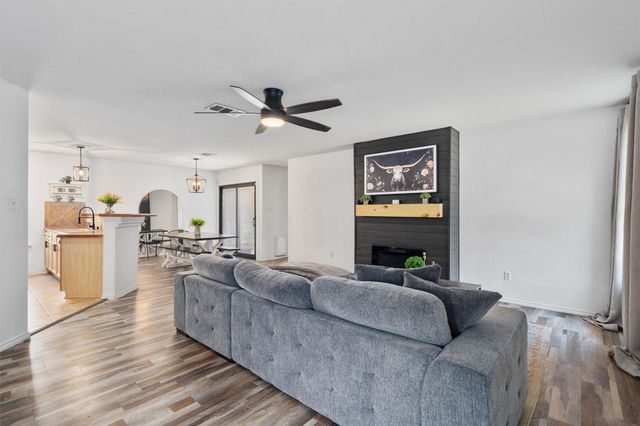 4202 Kings Canyon DR, Taylor, TX 76574
