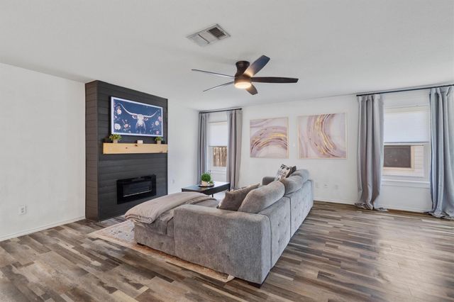 4202 Kings Canyon DR, Taylor, TX 76574