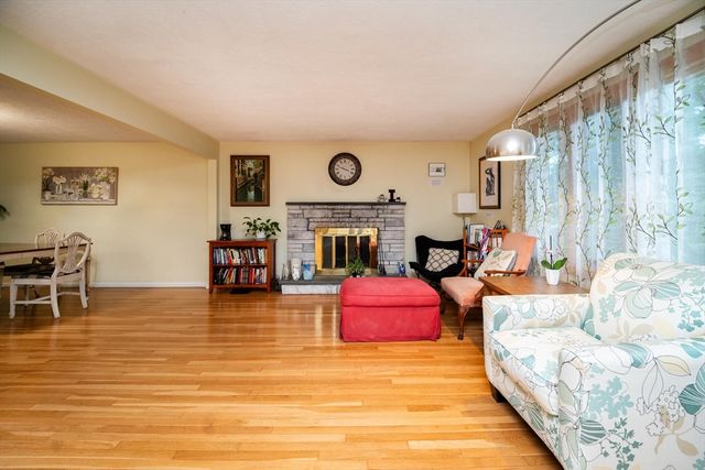 6 Tufts 6, Lexington, MA 02421