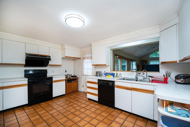 6 Tufts 6, Lexington, MA 02421