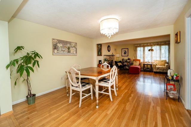 6 Tufts 6, Lexington, MA 02421