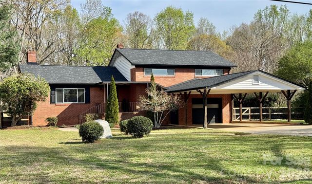 9424 Pembroke Road, Huntersville, NC 28078