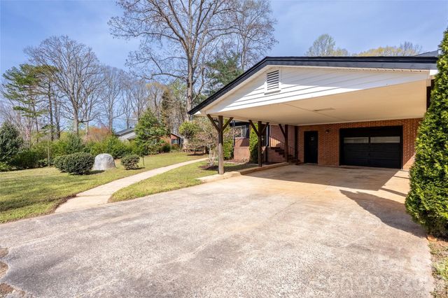 9424 Pembroke Road, Huntersville, NC 28078