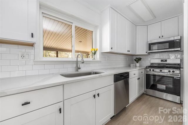 9424 Pembroke Road, Huntersville, NC 28078