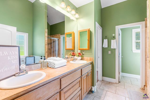 235 Lake Lillian Drive, Perry, GA 31069
