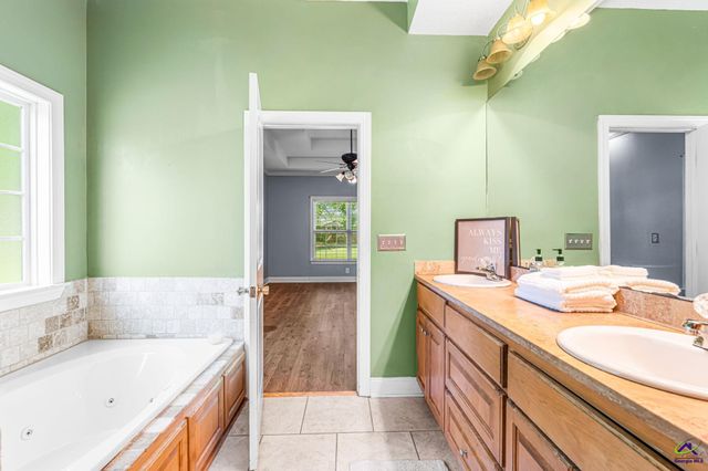235 Lake Lillian Drive, Perry, GA 31069