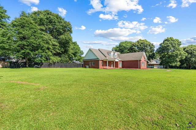 235 Lake Lillian Drive, Perry, GA 31069