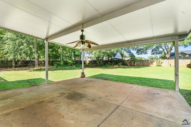 235 Lake Lillian Drive, Perry, GA 31069