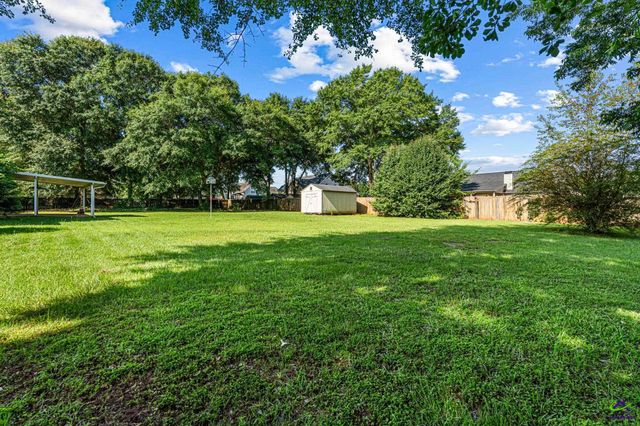235 Lake Lillian Drive, Perry, GA 31069