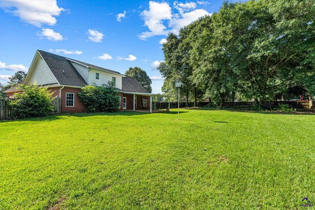 235 Lake Lillian Drive, Perry, GA 31069