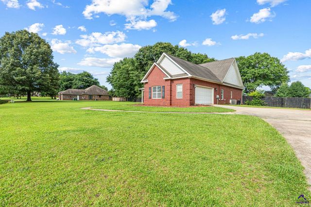 235 Lake Lillian Drive, Perry, GA 31069