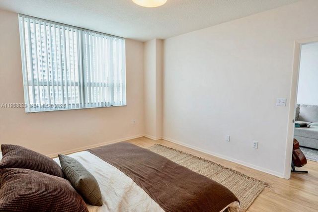 2000 N Bayshore Dr 1003, Miami, FL 33137