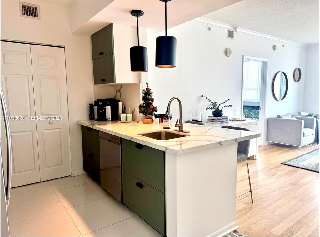 2000 N Bayshore Dr 1003, Miami, FL 33137