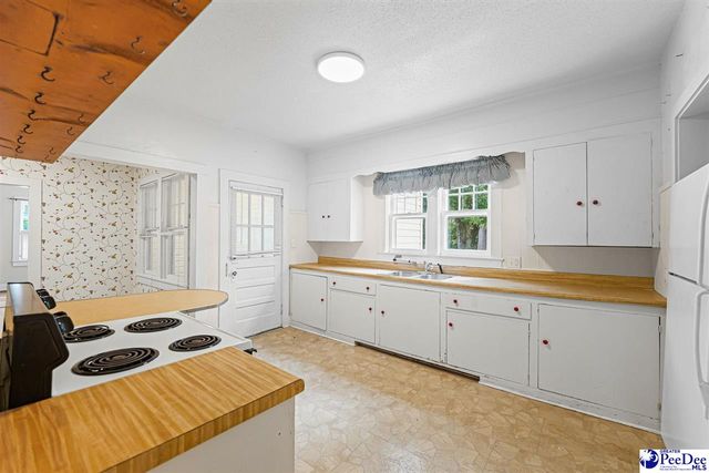 1403 Poinsett, Florence, SC 29505