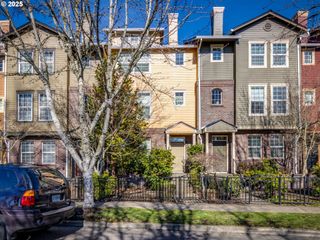 5825 Ne ORENCO GARDENS Dr, Hillsboro, OR 97124