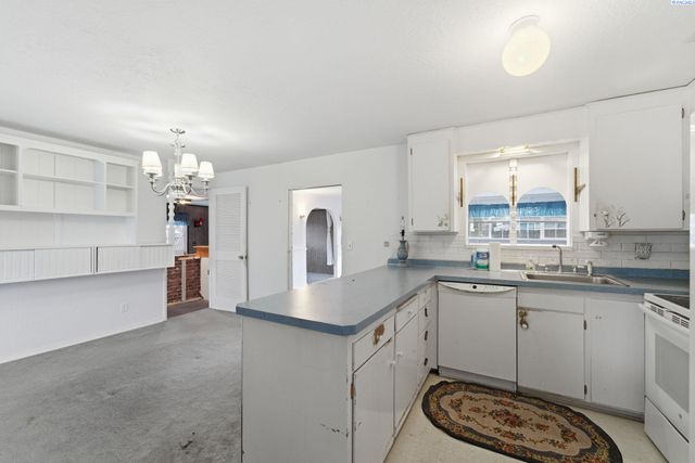 613 Fuller St, Richland, WA 99352