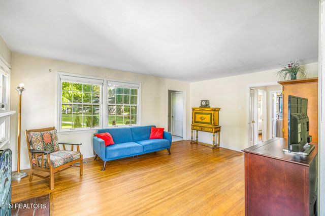 2958 Gaston Ave, Knoxville, TN 37917