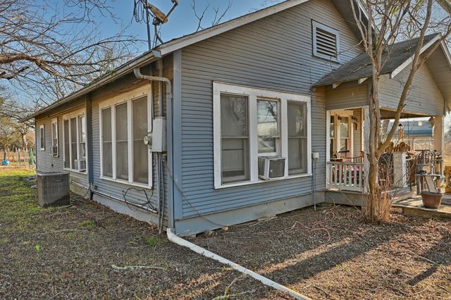 8152 Fm 141, Dime Box, TX 77853