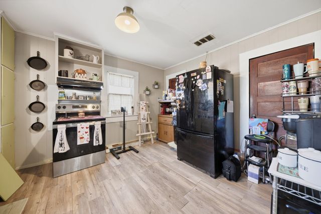 8152 Fm 141, Dime Box, TX 77853