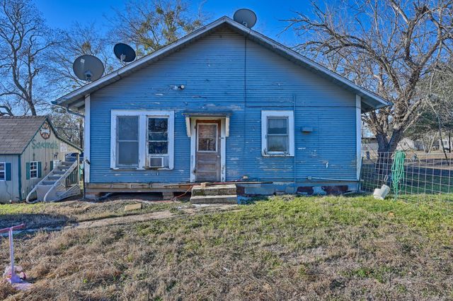 8152 Fm 141, Dime Box, TX 77853