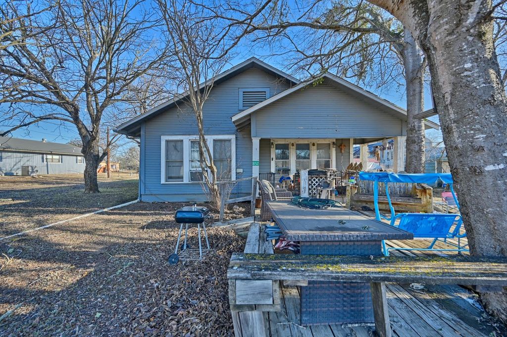 8152 Fm 141, Dime Box, TX 77853