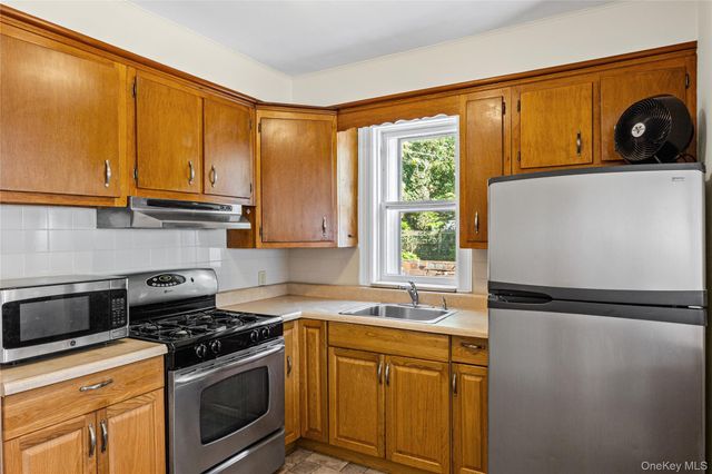 108 Claremont Street, Deer Park, NY 11729