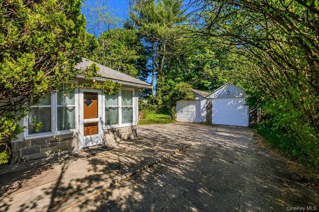 108 Claremont Street, Deer Park, NY 11729