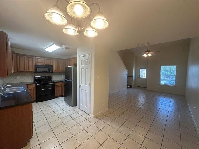 1408 Bergin CT B, Georgetown, TX 78626