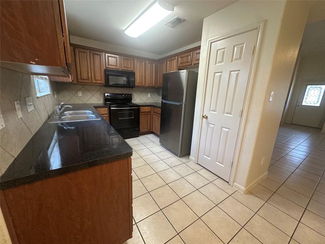 1408 Bergin CT B, Georgetown, TX 78626