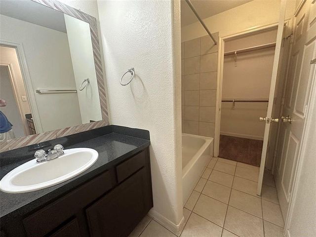 1408 Bergin CT B, Georgetown, TX 78626