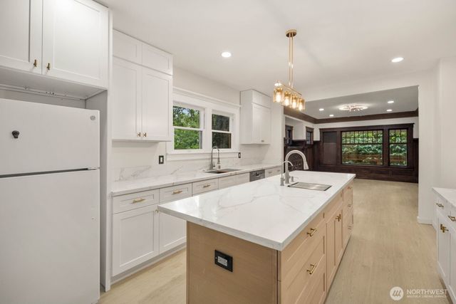 2109 Aurora Avenue N, Seattle, WA 98109