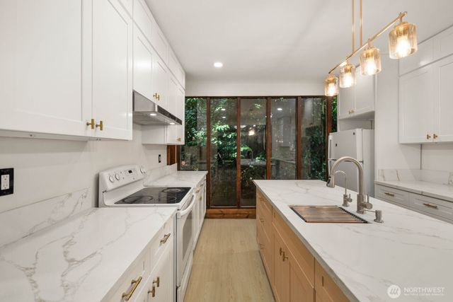2109 Aurora Avenue N, Seattle, WA 98109
