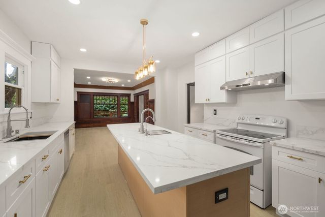 2109 Aurora Avenue N, Seattle, WA 98109