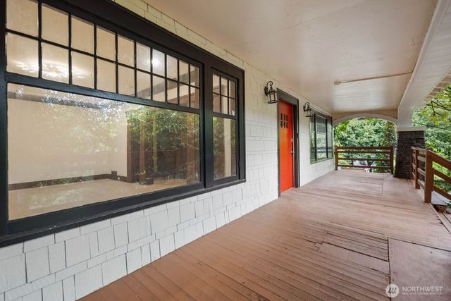 2109 Aurora Avenue N, Seattle, WA 98109