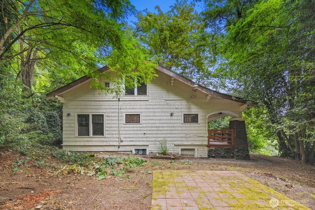 2109 Aurora Avenue N, Seattle, WA 98109