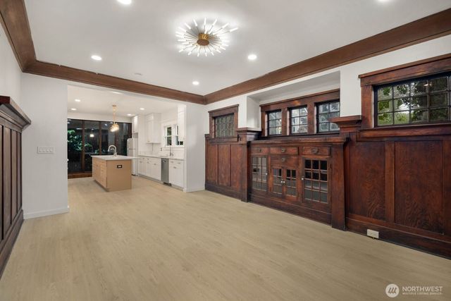 2109 Aurora Avenue N, Seattle, WA 98109