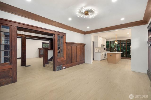 2109 Aurora Avenue N, Seattle, WA 98109