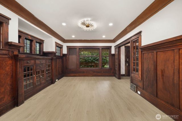 2109 Aurora Avenue N, Seattle, WA 98109