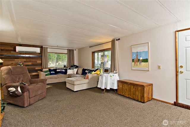 14125 Kapowsin Highway E, Graham, WA 98338